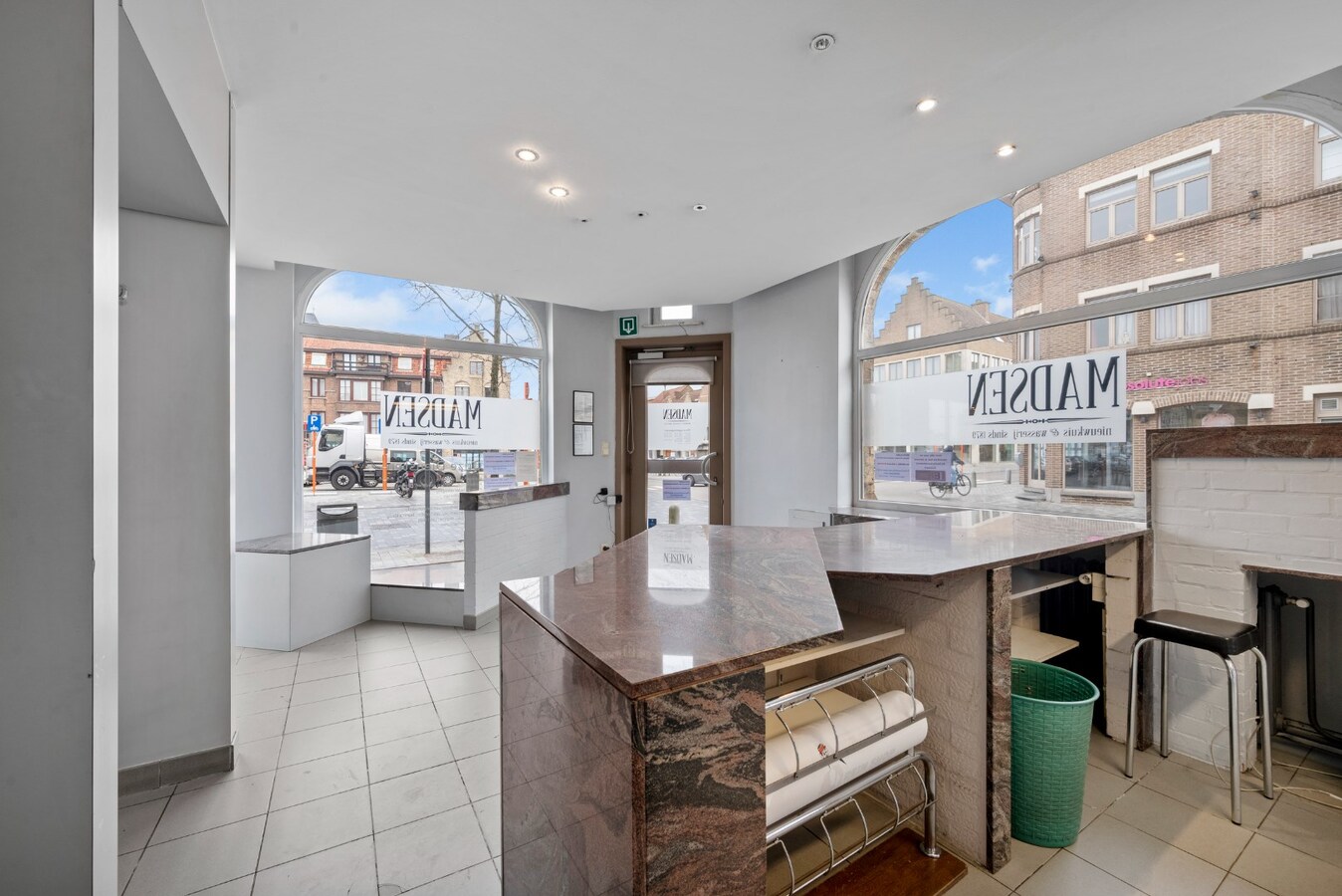 Uitstekend gelegen opbrengsteigendom op de Grote Markt van Diksmuide 