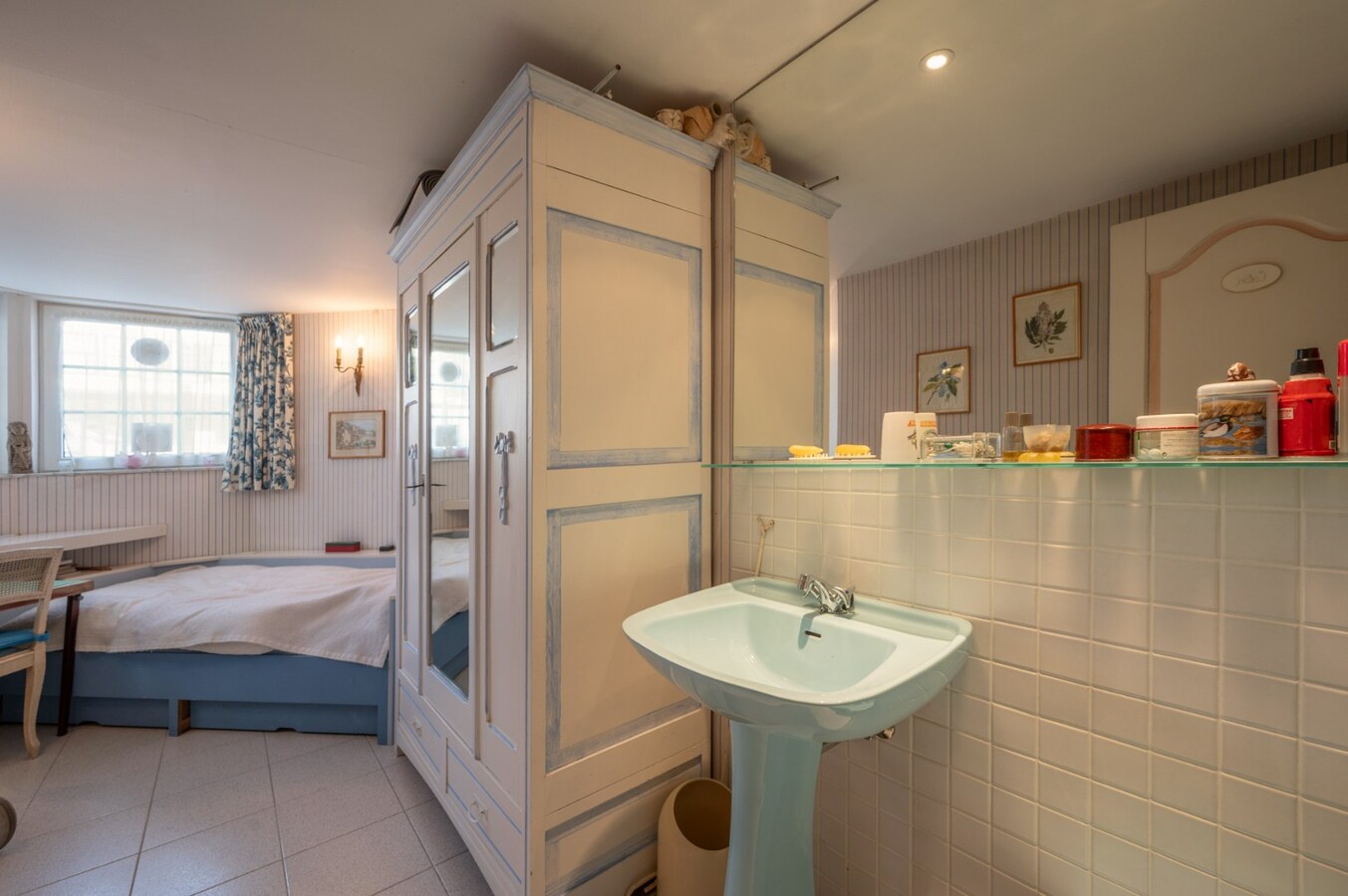 Villa in eclectische stijl met garage en staanplaatsen in het hart van Duinbergen 