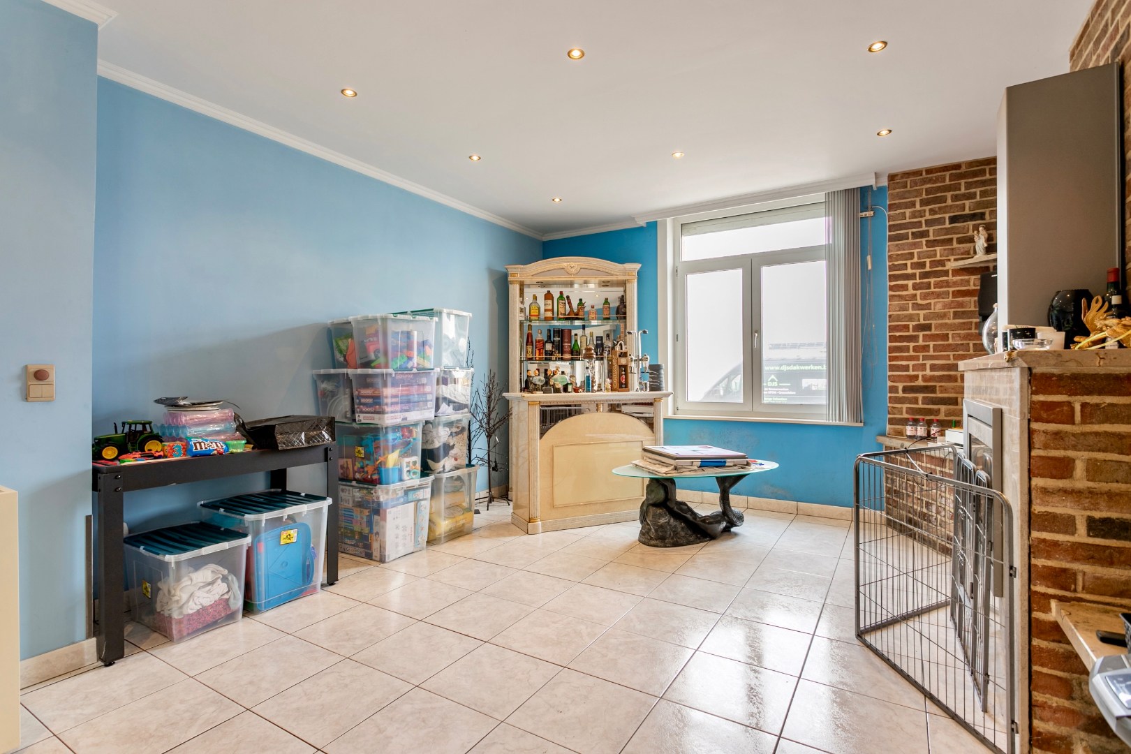 Ruime, te renoveren woning met 3 slpk en garage 