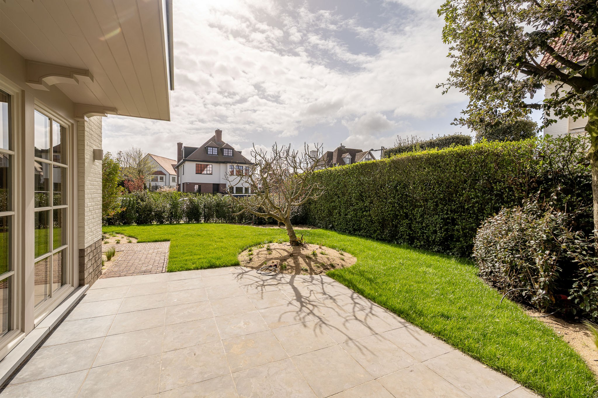 Prachtig gerenoveerde  halfopen woning op topligging nabij centrum, zee en strand 