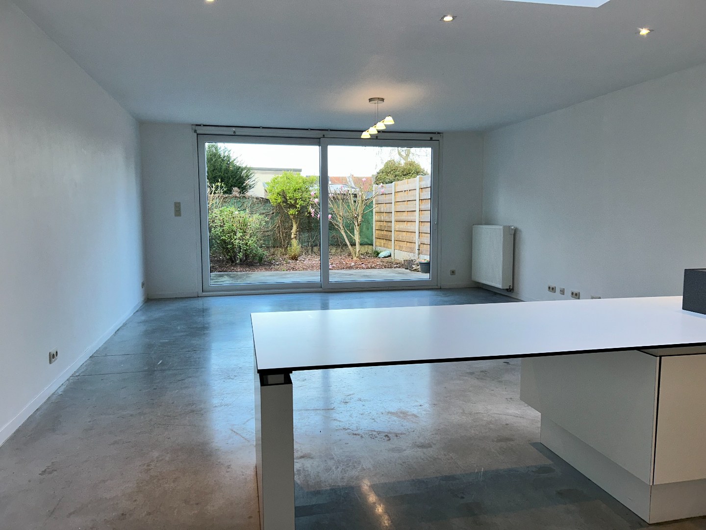 Verrassend ruime woning met 4 slaapkamers, garage en stadstuintje 