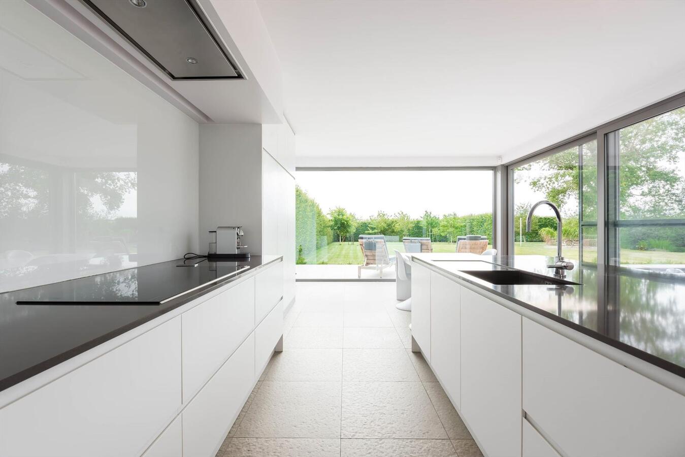 Exclusieve, riante villa op perceel van 3118 m² 