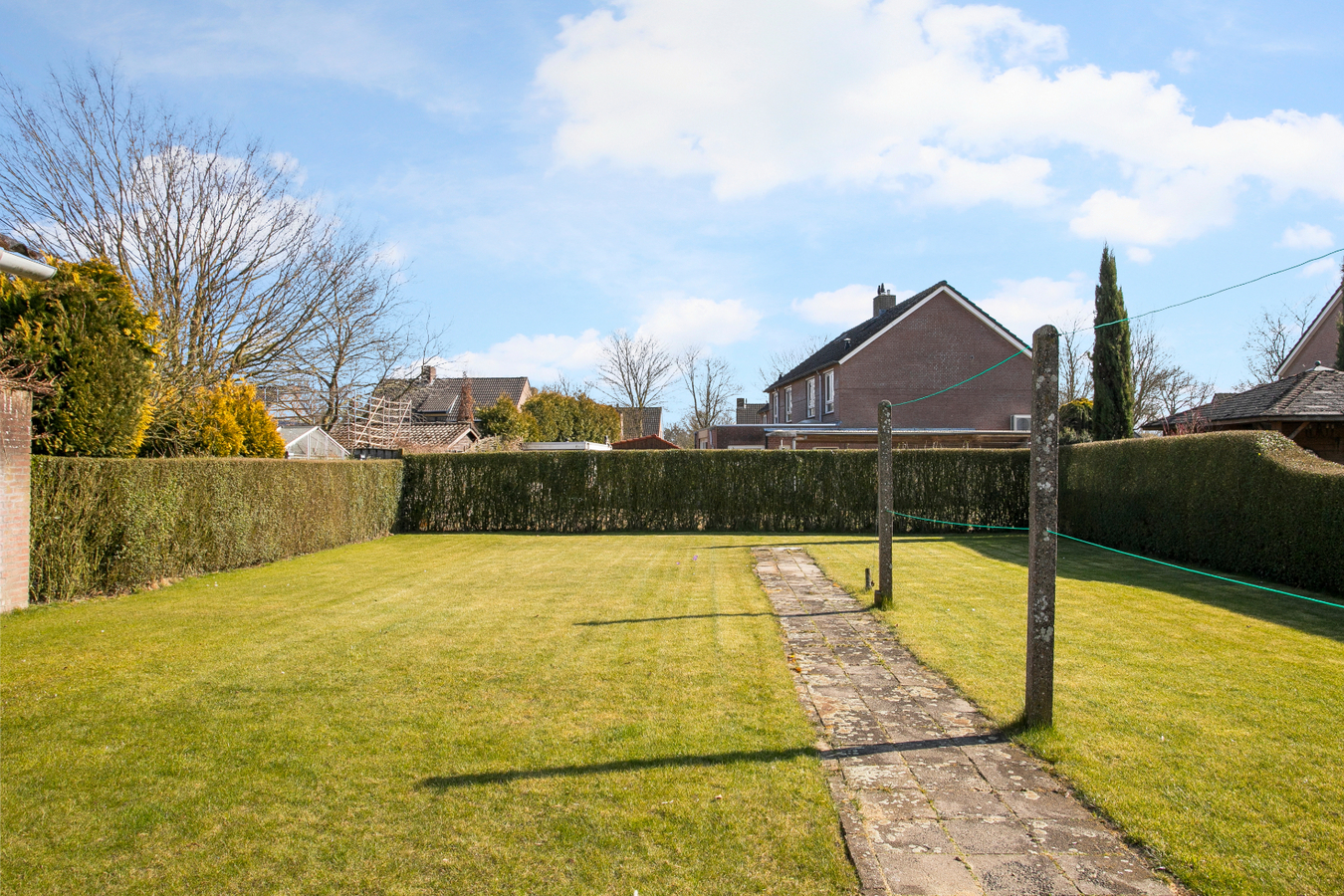 Vrijstaande woning met garage gelegen op een perceel van 556 m2. 