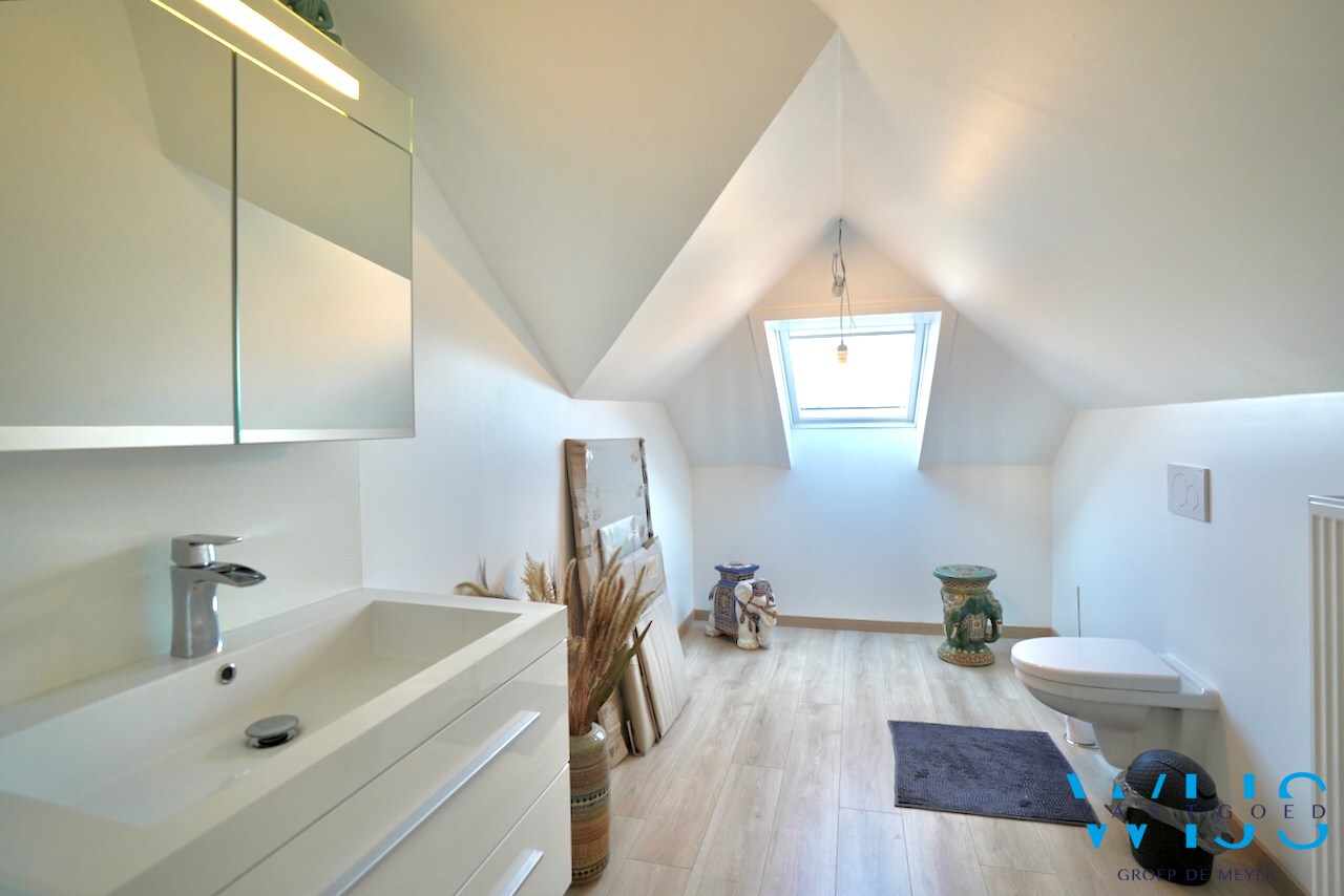 Volledig gerenoveerd woonhuis op 4.734 m² te Maldegem ! 