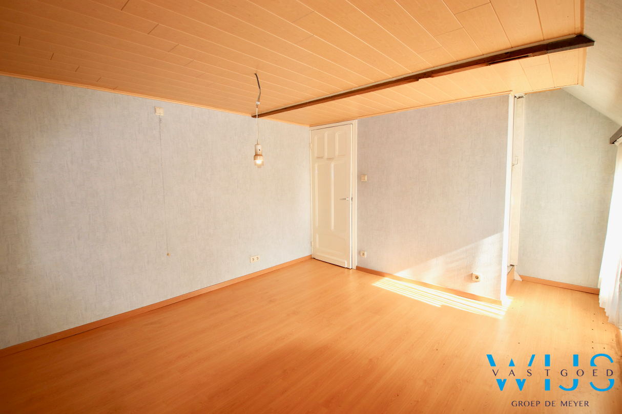 Op te frissen woonhuis op een mooi perceel te Ertvelde ! 