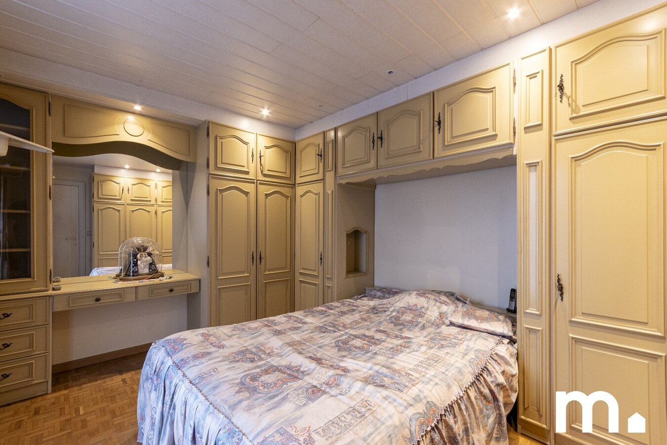 Woning met 5 slaapkamers, garage en tuin te Izegem! 