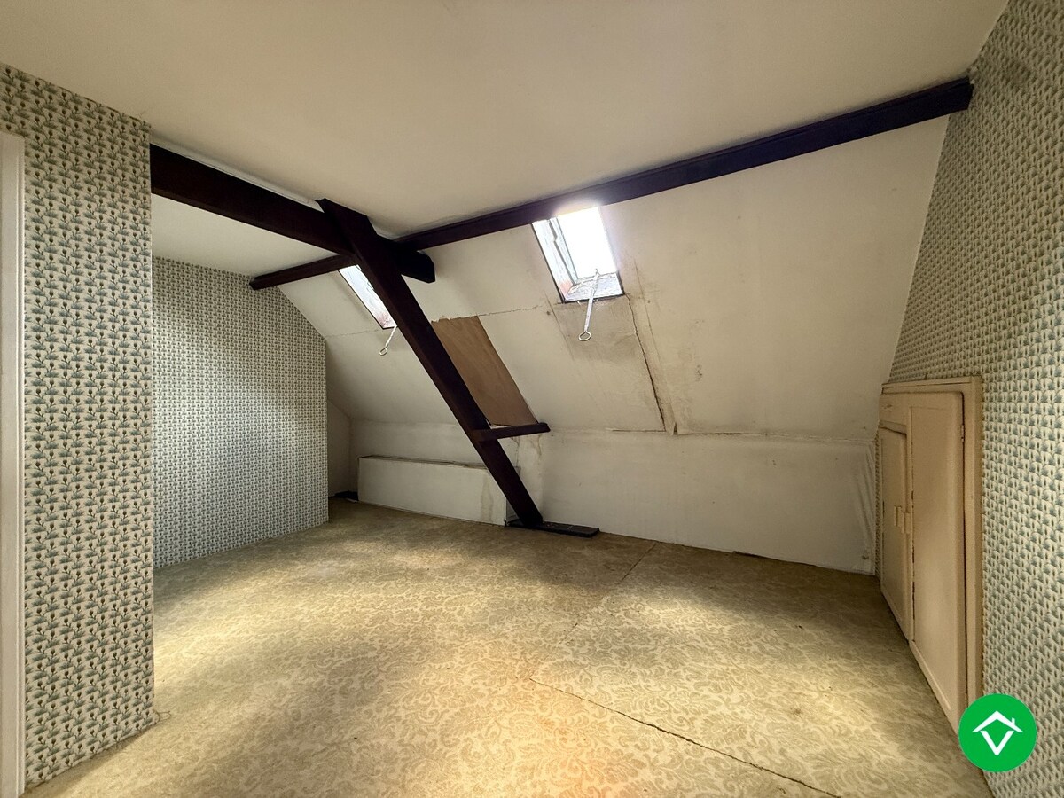 Ruime woning met 5 slaapkamers, garage en diepe tuin te Houthulst 