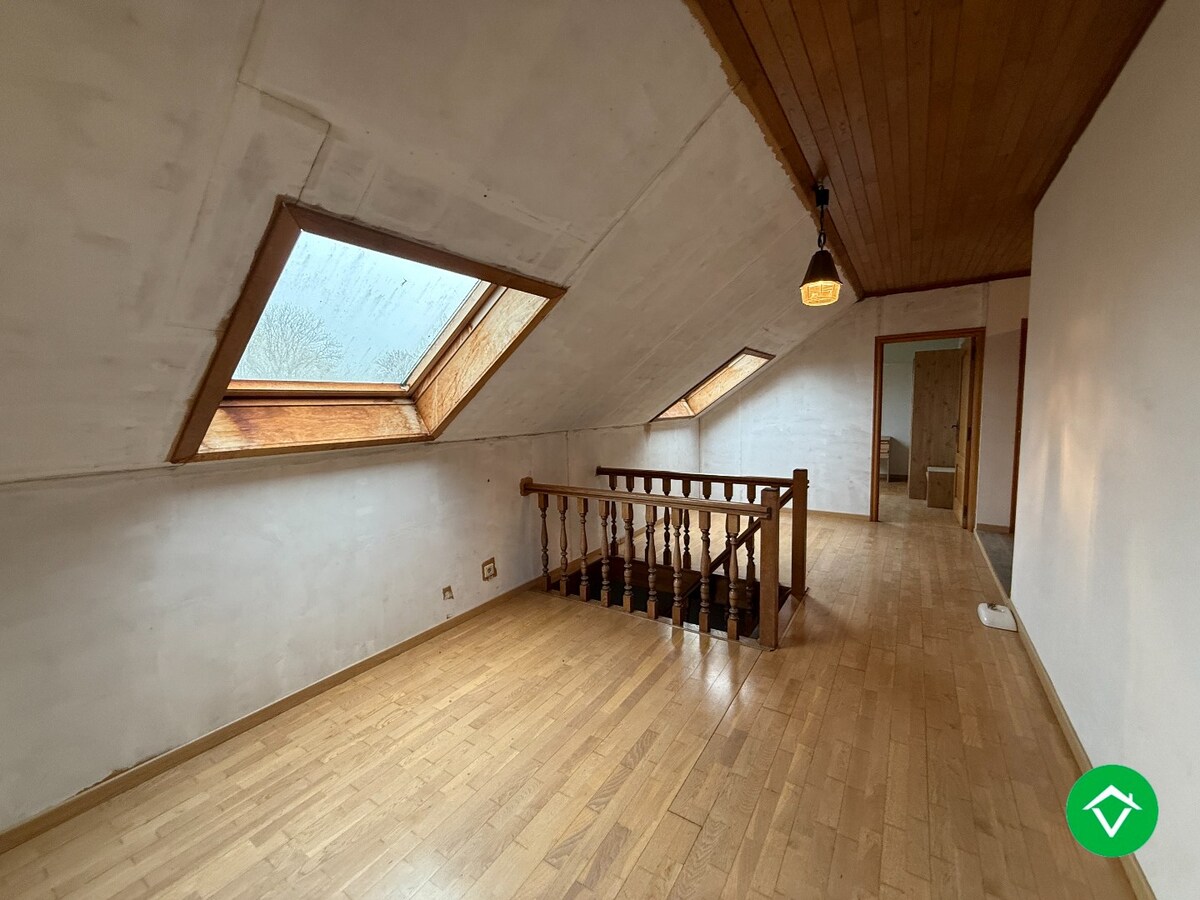 Ruime, alleenstaande woning met 6 slaapkamers en tuin te Hooglede (De Geite) 