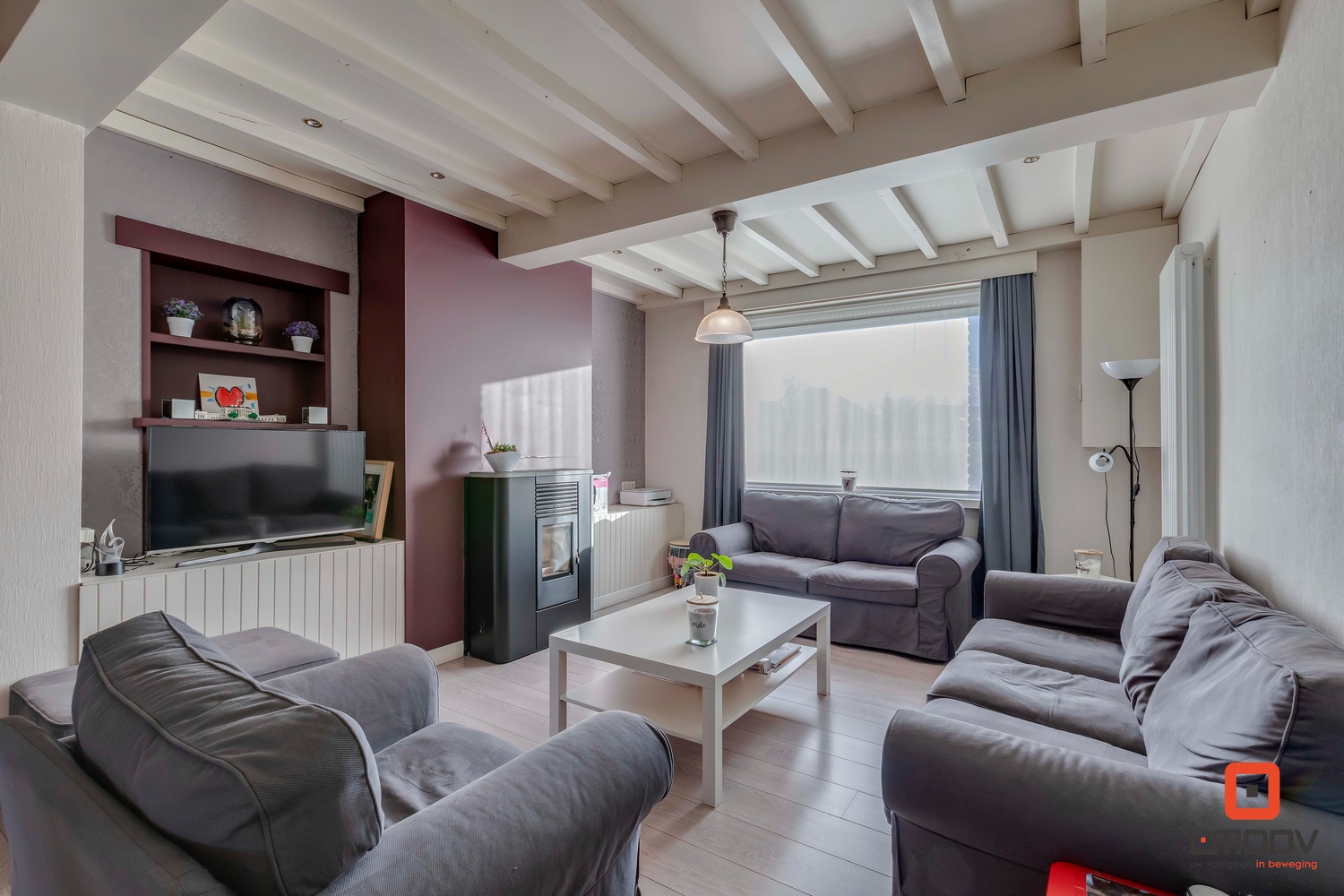 Landelijk gelegen woning met veel potentieel. 