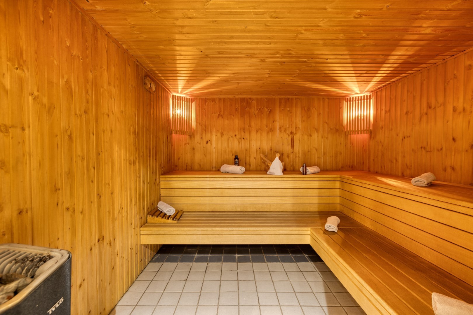 Handelshuis met tal van mogelijkheden in Geel 