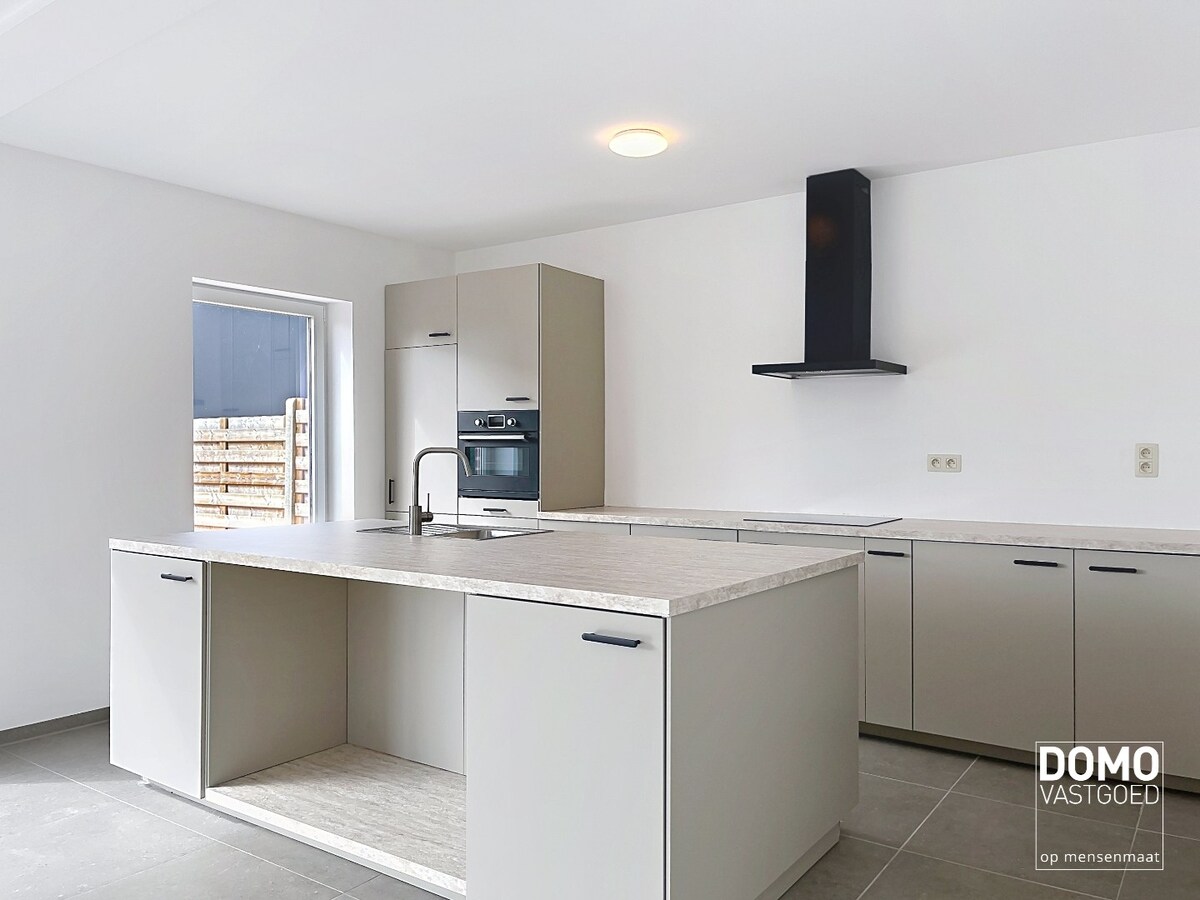 MODERNE NIEUWBOUWWONING MET 3 SLAAPKAMERS TE KORTENAKEN 