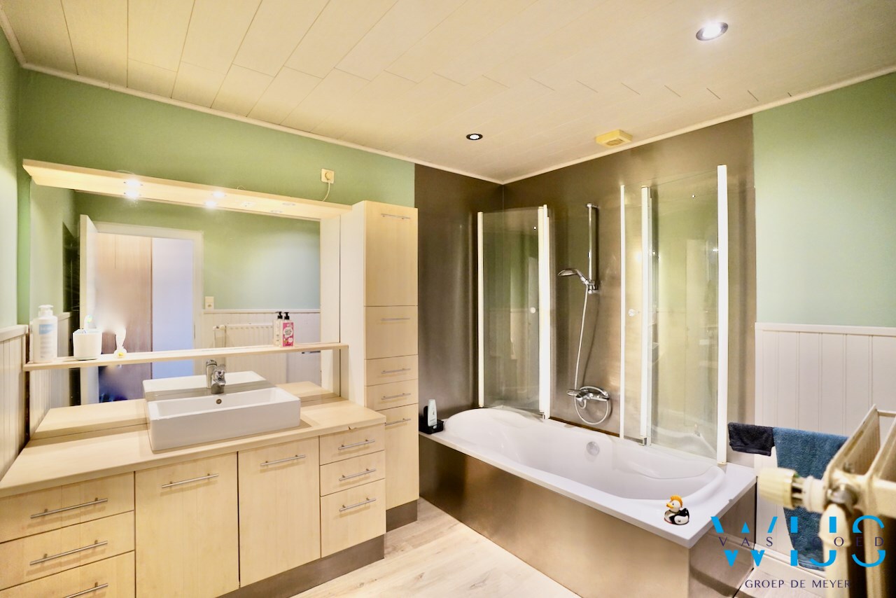 Woonhuis met 6 slaapkamers op TOPlocatie te EVERGEM ! 