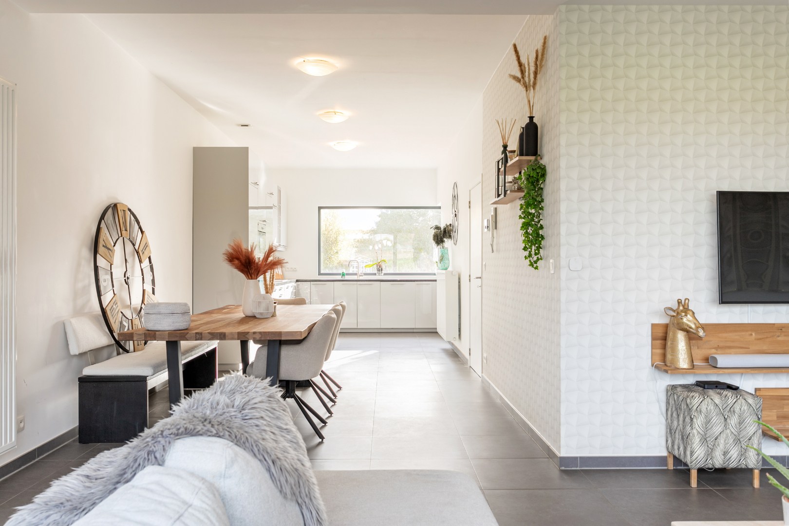 Instapklare woning met 4 slpk, tuin en parking 