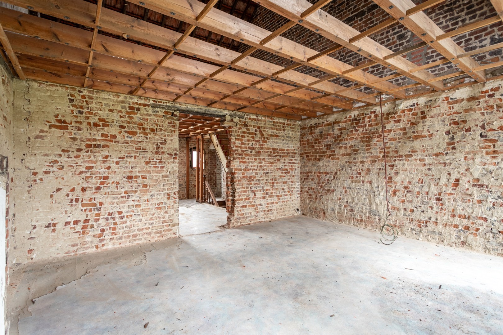 Ruime woning met veel potentieel in een groene omgeving op 39a 