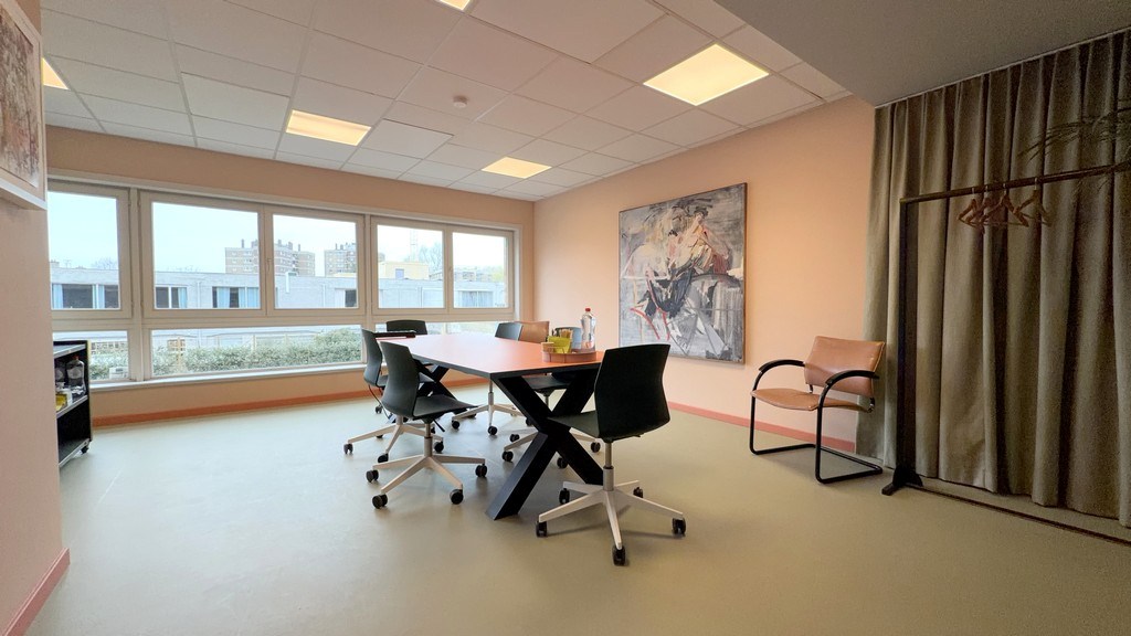 Volledig gerenoveerde kantoren in kleinschalig business center in Gent