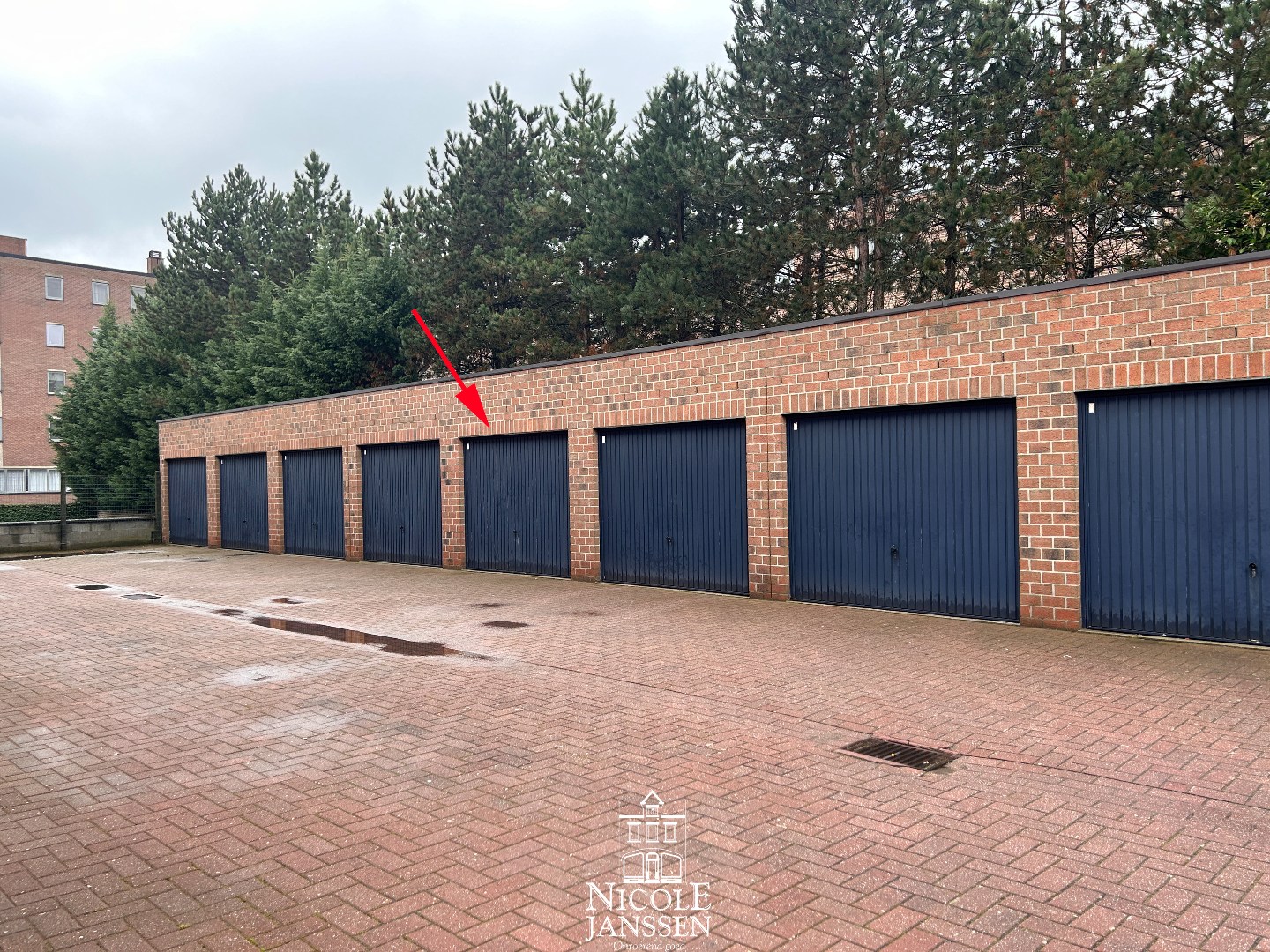 afgesloten garagebox aan de achterzijde