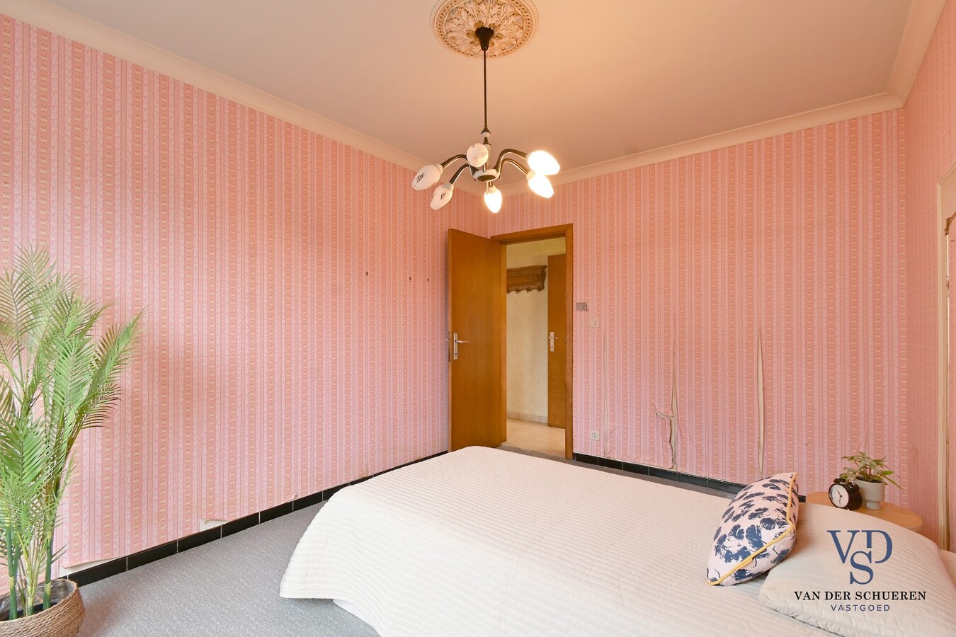 Bungalowwoning met afzonderlijke loods 