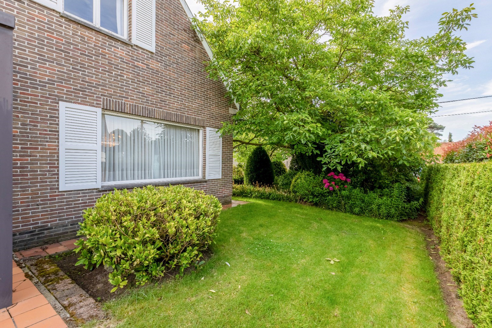 Ruime villa met 5 slp + dubbele garage en grote loods (104m²) 