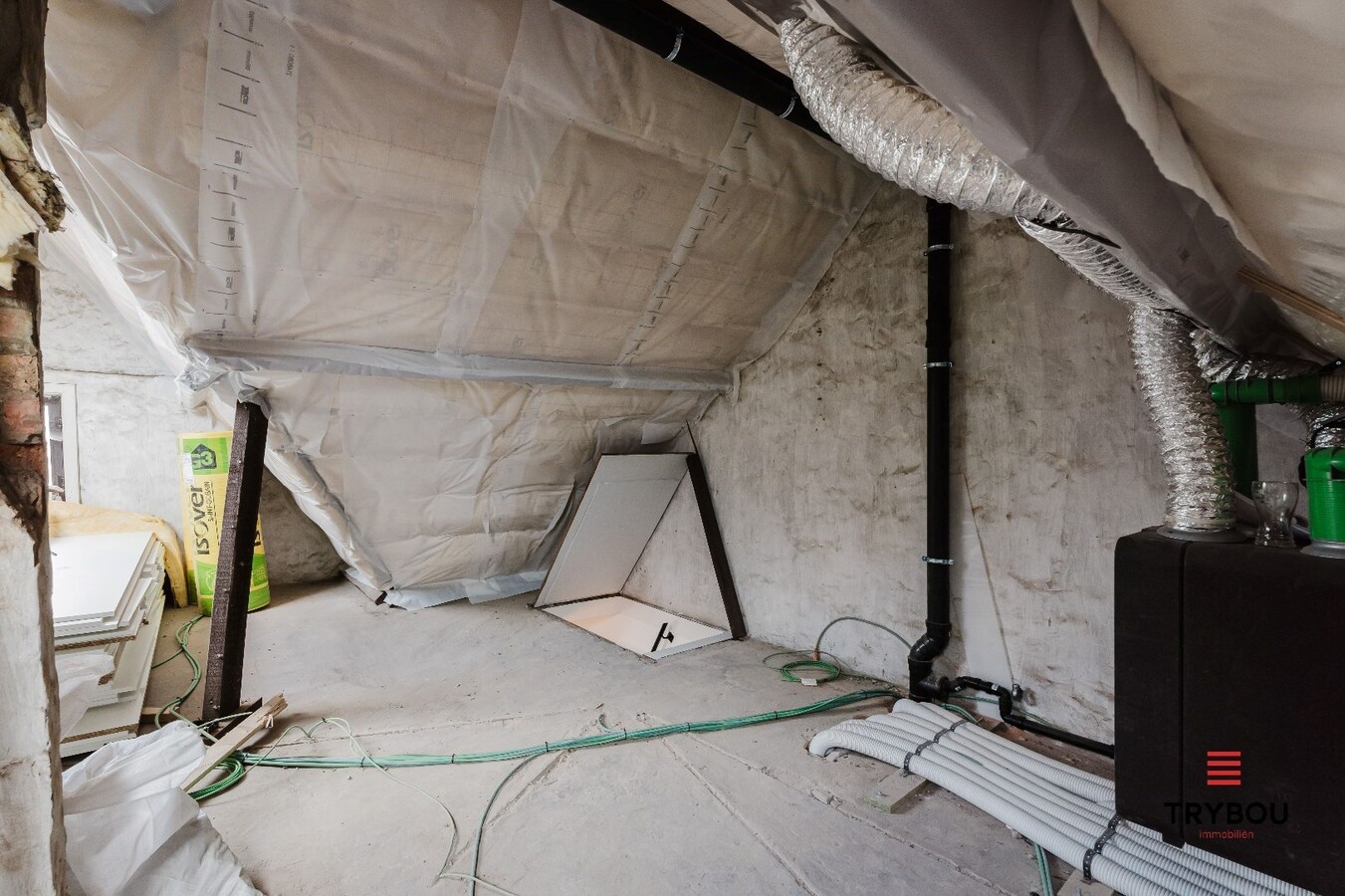 Verrassend ruime, lichtrijke woning op ruim perceel van 722m² te Jabbeke 