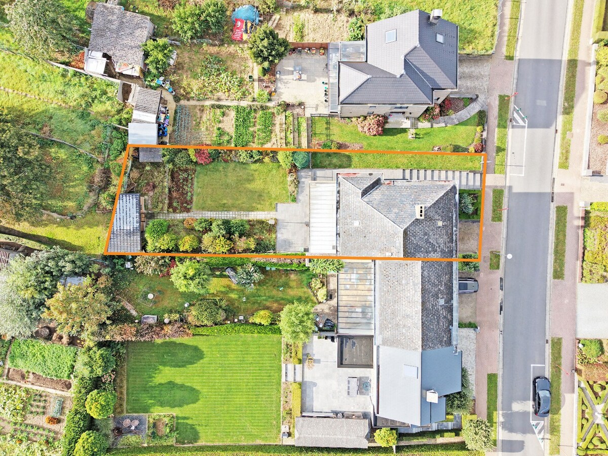 Solide bel-étage met 4 slaapkamers en tuin te Zottegem 