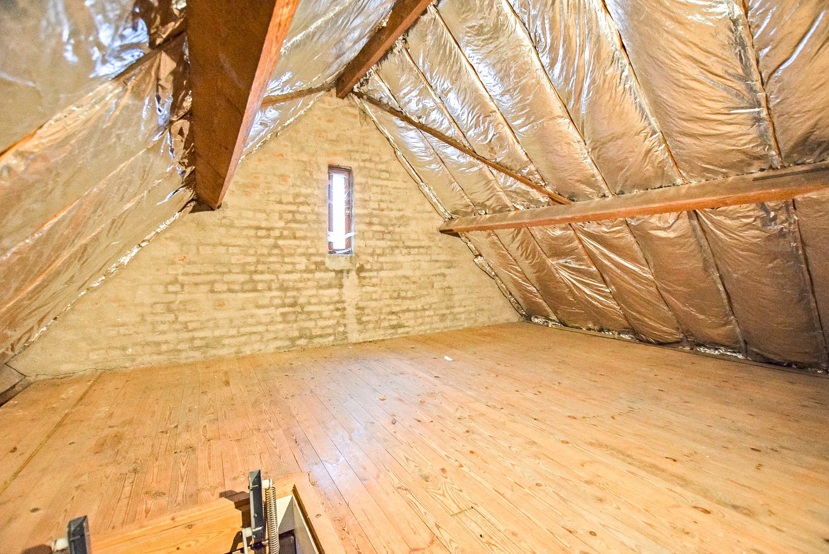 Te renoveren alleenstaande woning met 3 slaapkamers. 