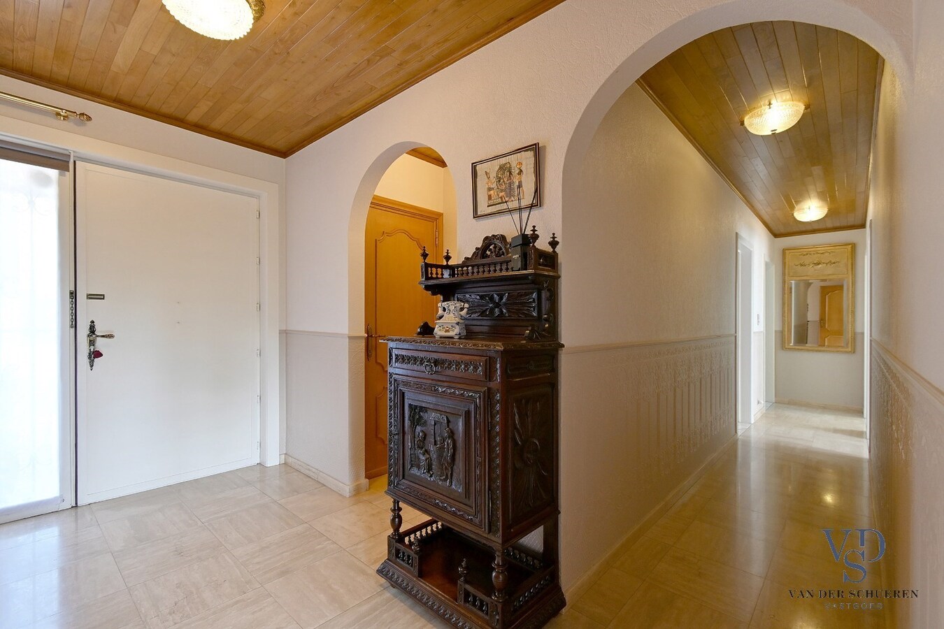 Statige villa in rustige residentiële wijk 