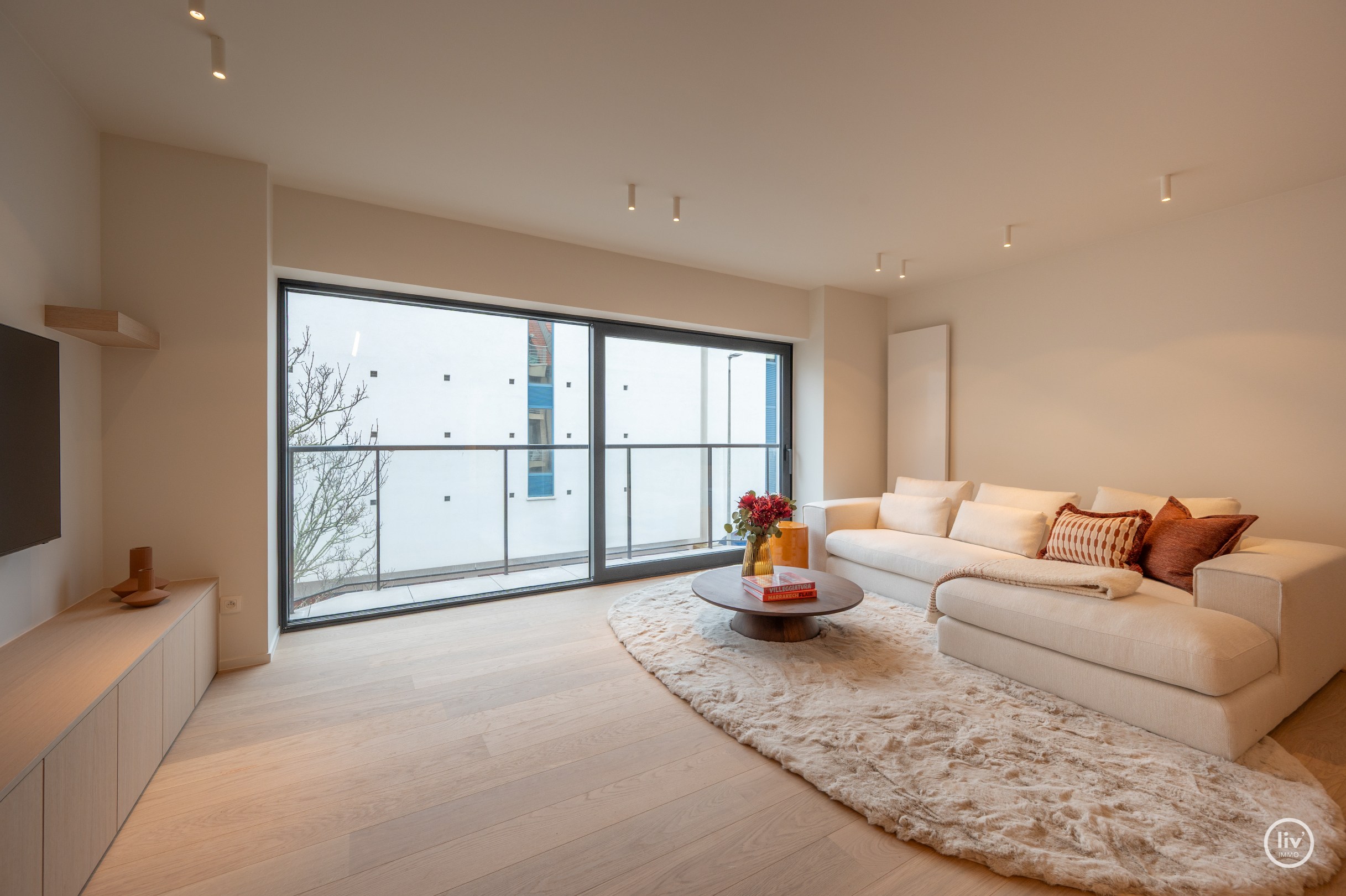 Gerenoveerd 3 slaapkamerappartement centraal gelegen vlakbij de LIppenslaan te Knokke. 