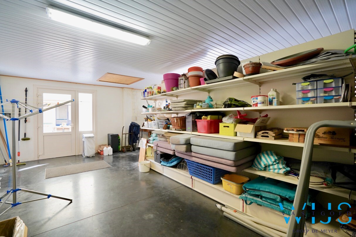 Multifunctioneel woonhuis met magazijn/praktijkruimte te ERTVELDE ! 