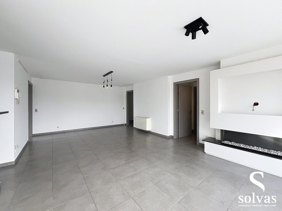 Ruim prachtig appartement met terras, garage en 2 slaapkamers &amp; dressing in Aalter - 125.00m² bewoonbare oppervlakte 