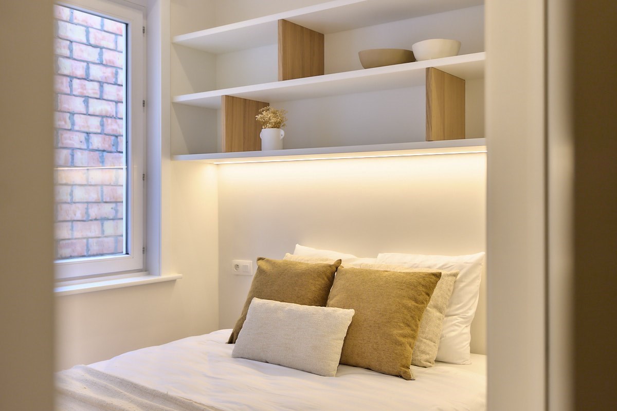 Appartement de 4 pièces entièrement rénové, situé au 8, Van Bunnanlaan. 