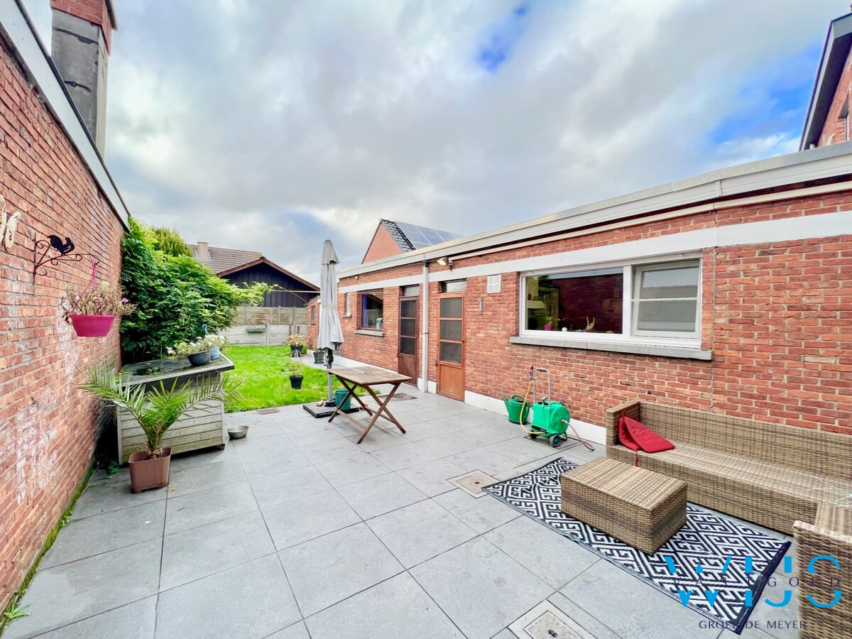 Toffe gezinswoning met garage in het CENTRUM VAN ERTVELDE ! 