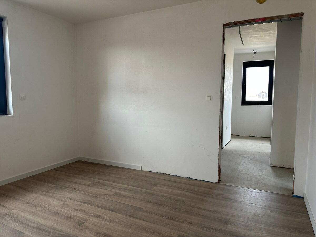 Nieuwbouw instapklare woning met 4 slaapkamers (waarvan 1 gelijkvloers) 