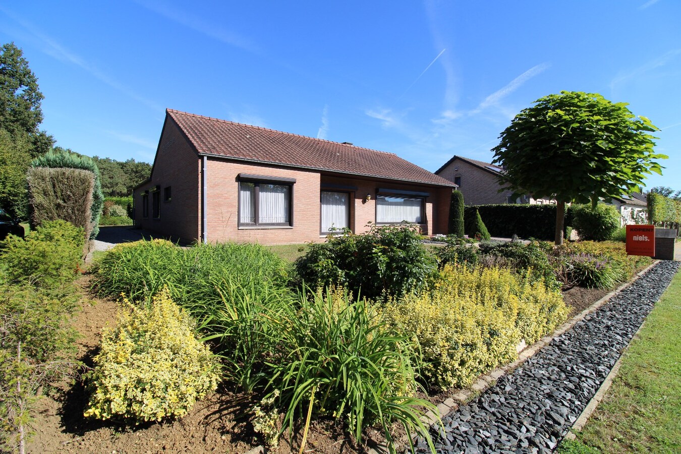 Perfect onderhouden gelijkvloerse woning met ca. 1 ha grond 