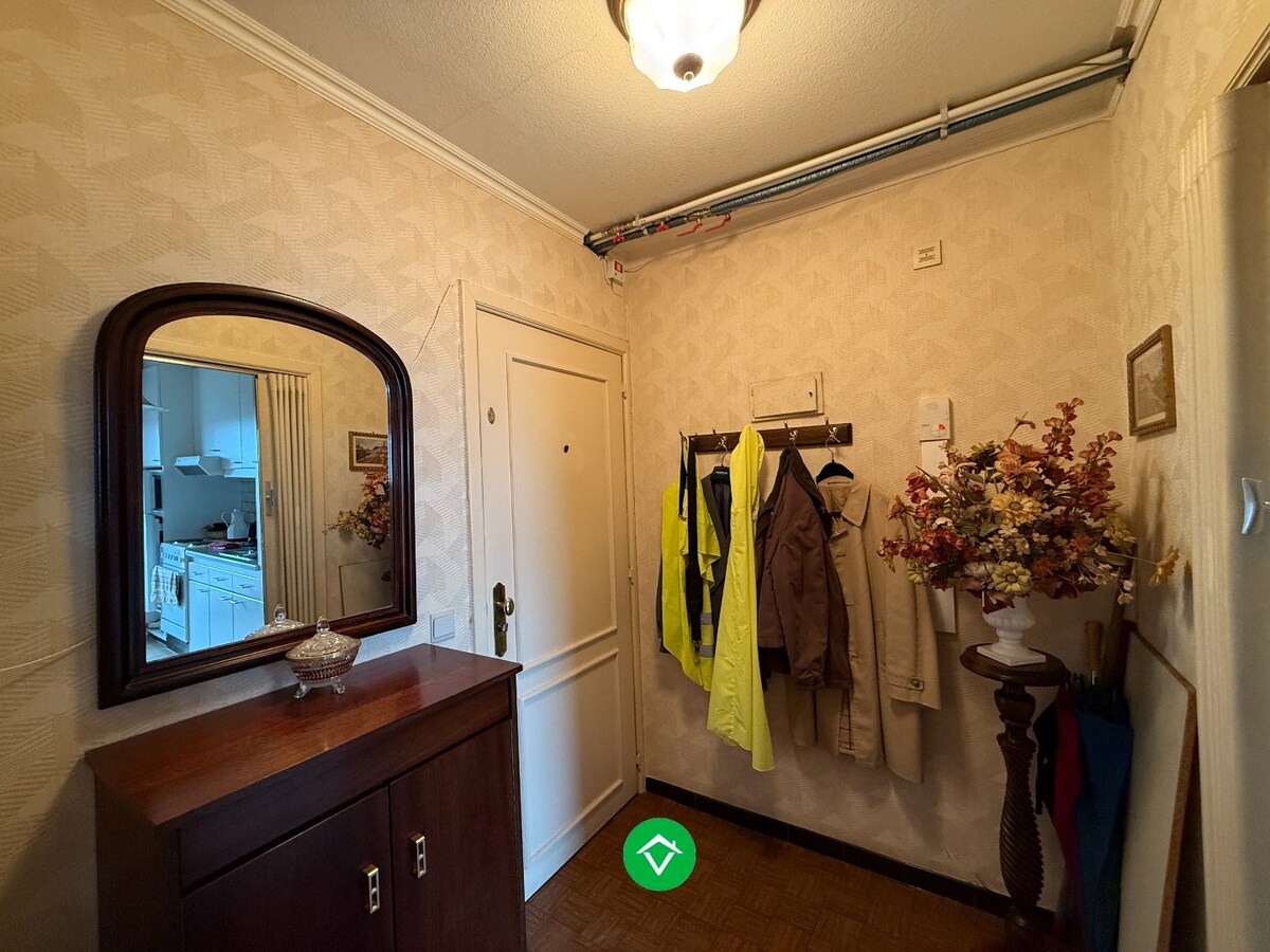 Instapklaar appartement met twee slaapkamers, ruim terras met prachtige vergezichten en kelderberging te Roeselare 