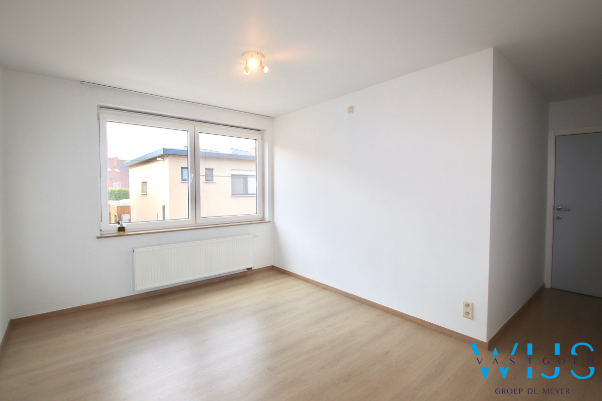 Instapklaar &amp; gezellig 3 slaapkamer appartement in hartje Zelzate! 