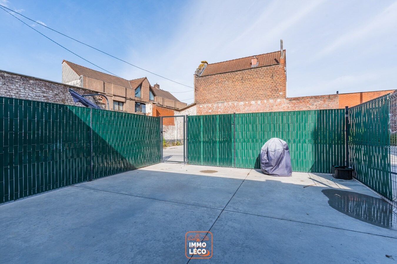 Maison rénovée 1 chambre, terrasse, 1 emplacement de parking privatif sécurisé ! 