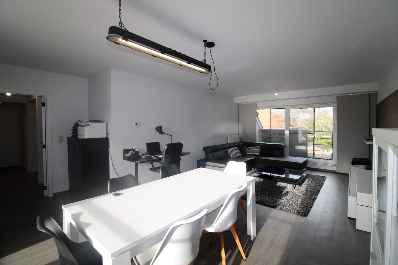 Centraal gelegen appartement met terras, kelderberging en staanplaats 