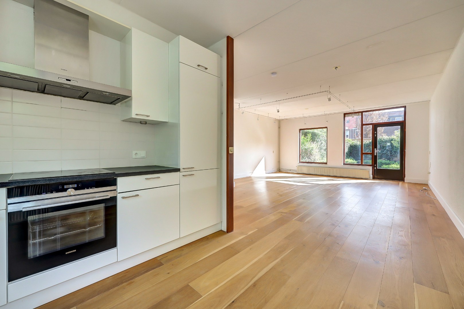 Ruime 5-kamer hoekwoning met aangebouwde garage op een kavel van maar liefst 297 m2 eigen grond! 