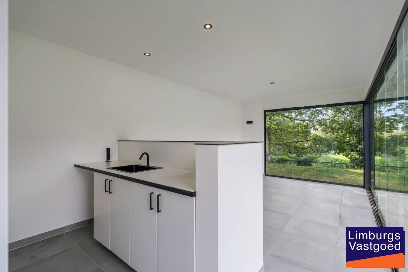 Exclusieve woning met praktijkruimte en zicht op weilanden 