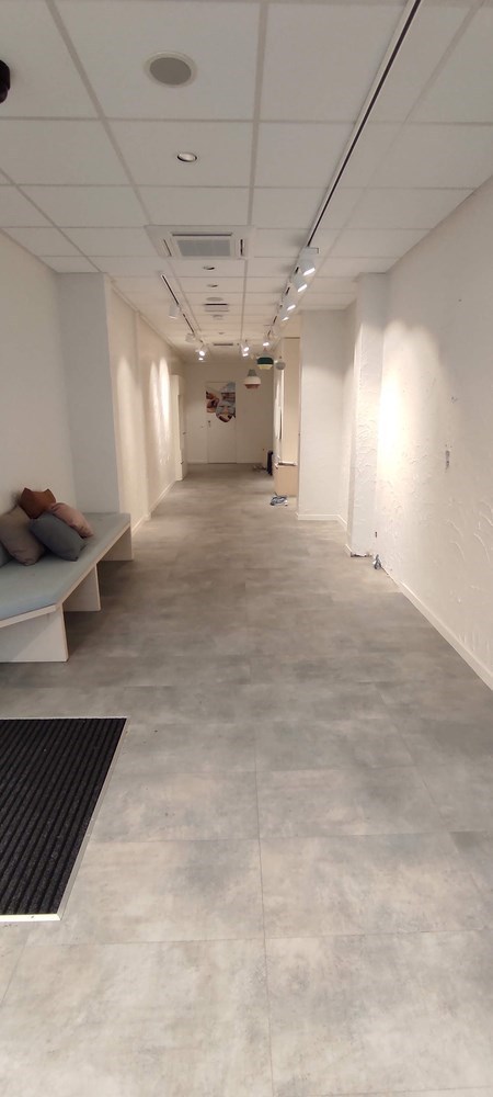 Centraal gelegen handelspand gelegen op een zeer commerciële ligging in de Lippenslaa (POP-UP MOGELIJK) 