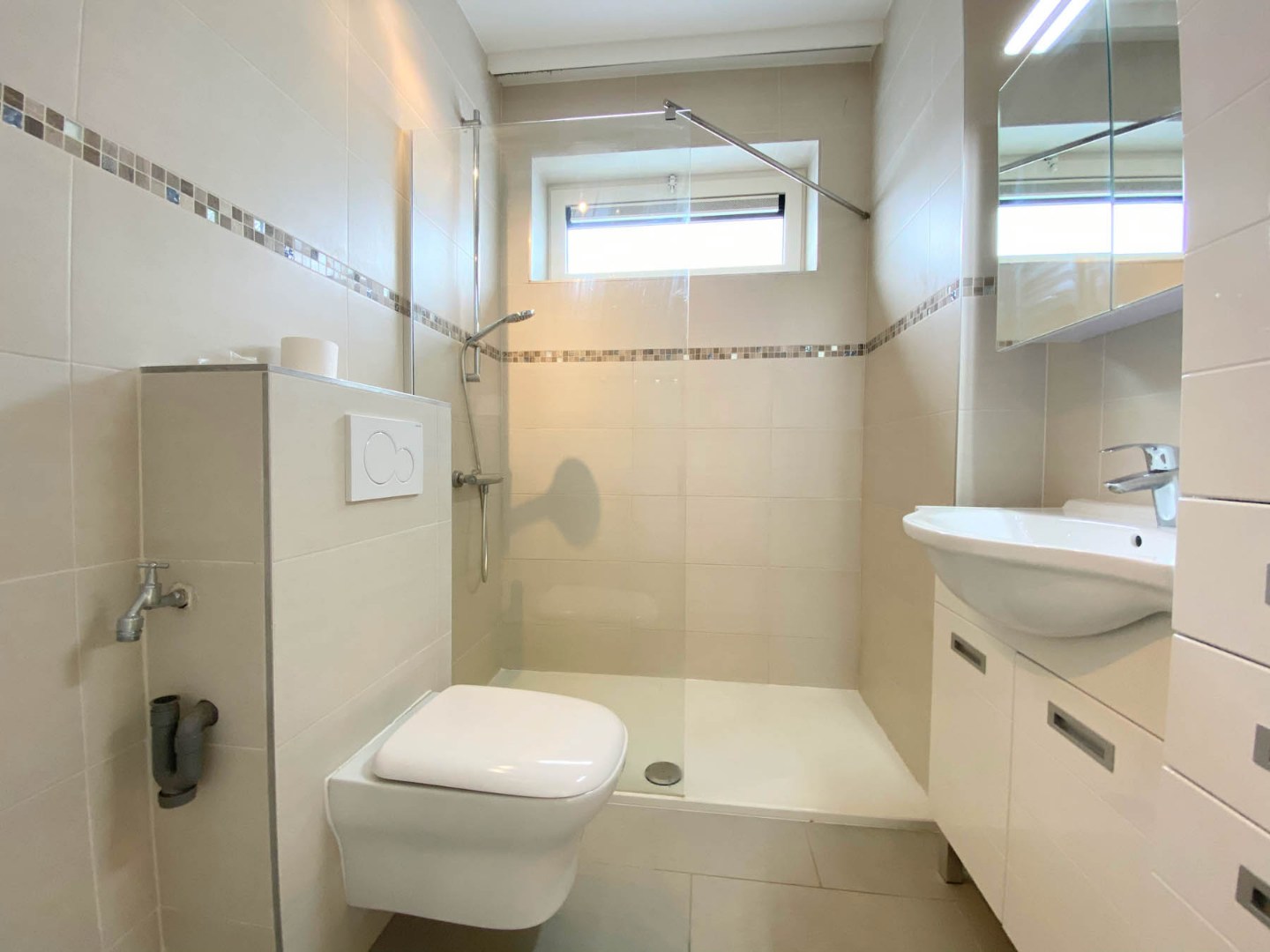 APPARTEMENT 95m2 met terras - 2 kamers 1640 SINT-GENESIUS-RODE 