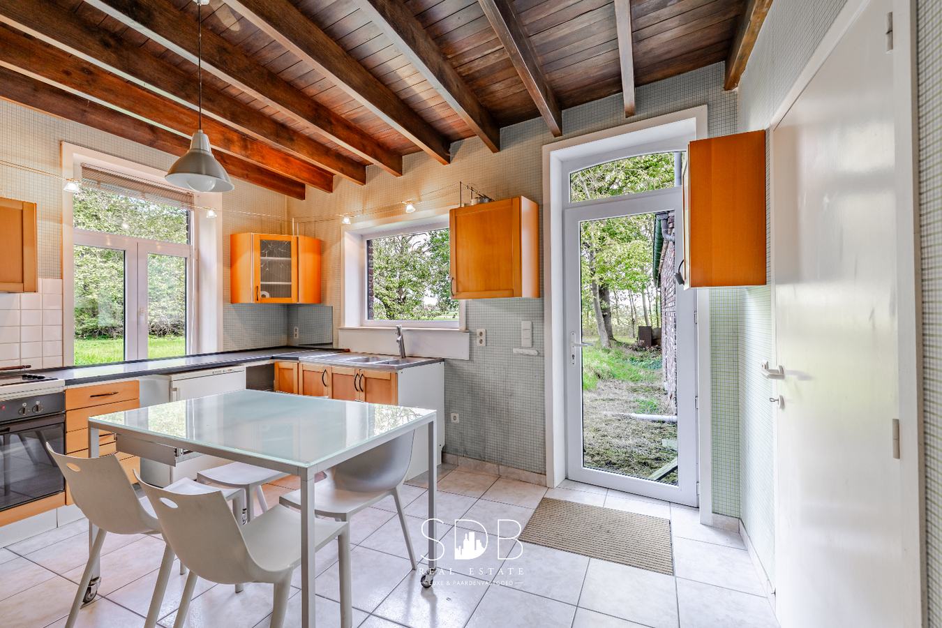 Authentieke hoeve met achterliggend groen op 5.192m² 