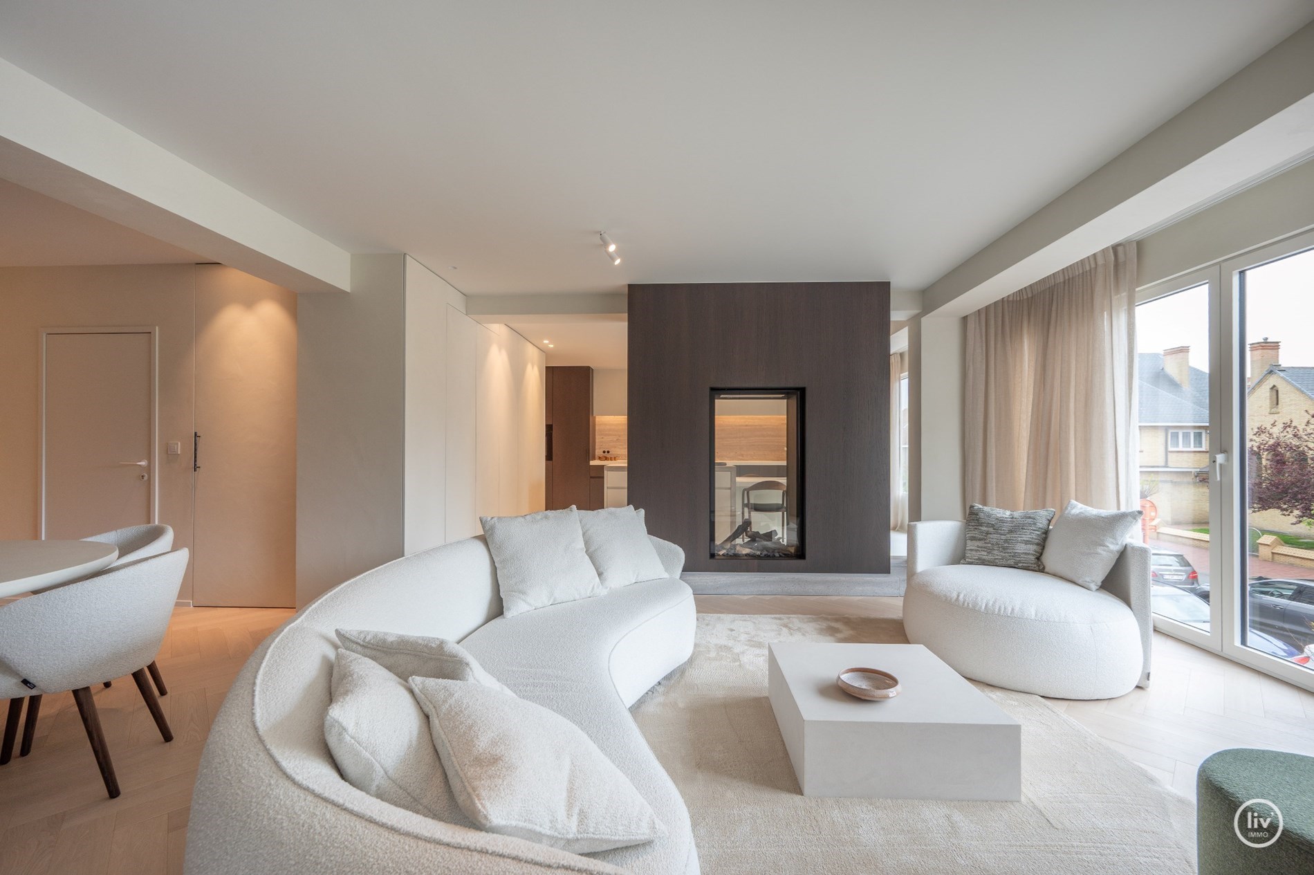 Appartement magnifiquement rénové de 150 m² avec vue dégagée sur l'église du Sacré-Cœur - Avenue Dumortier, Knokke. 