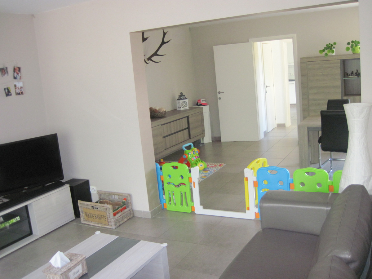 Prachtige en praktische woning (volledig vernieuwd anno 2012) ! 