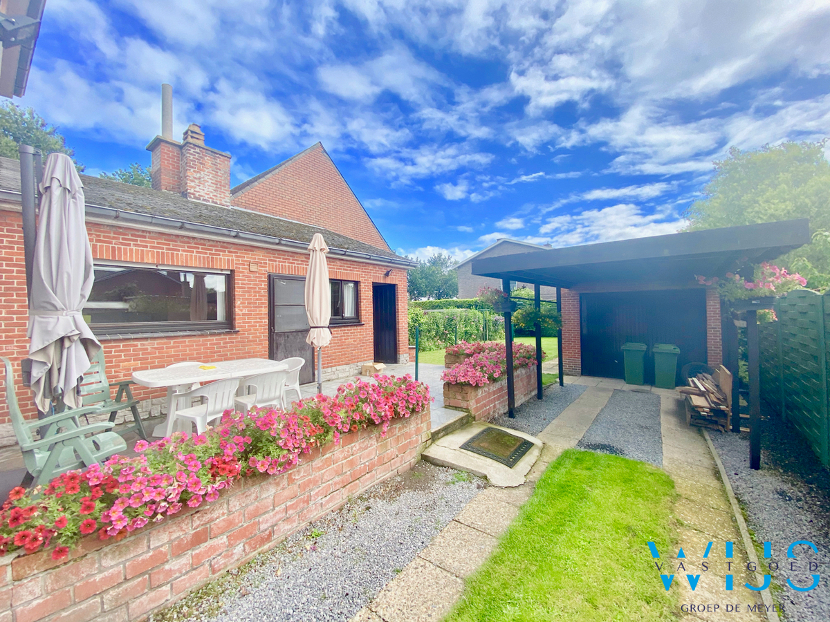 Stevige gezinswoning op SUPER locatie te Eeklo! 