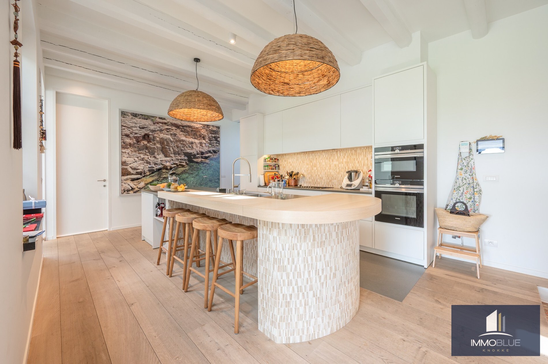 Uniek eigendom met adembenemende zichten gelegen op een perceel van ongeveer 3000 m². 