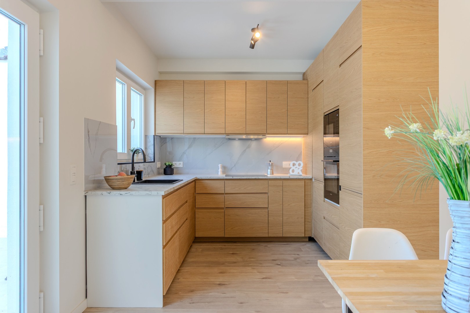 Gerenoveerde woning (EPC B) met 3 slpks (5 mogelijk) garage en tuin in een rustige straat te Lembeek 