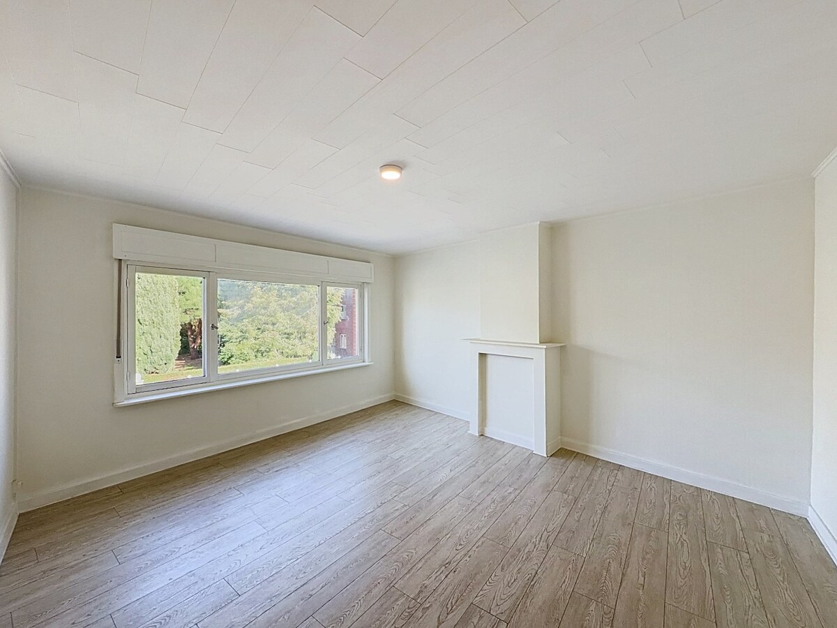 Ruime woning met 4 slaapkamers, garage en tuin op wandelafstand van centrum Sleidinge! 