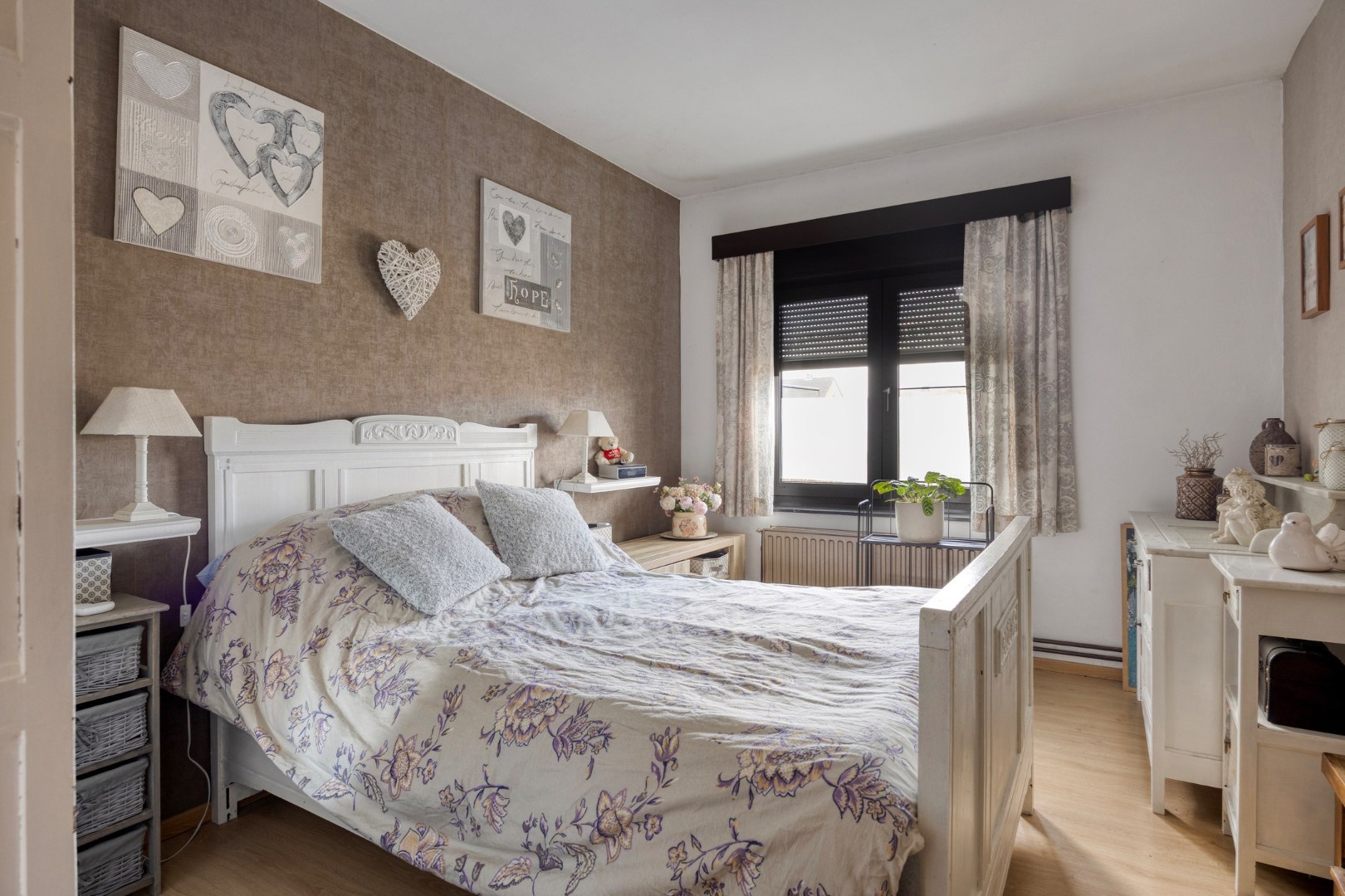 Instapklaar appartement met 3 slpk. en garage nabij centrum Mol 