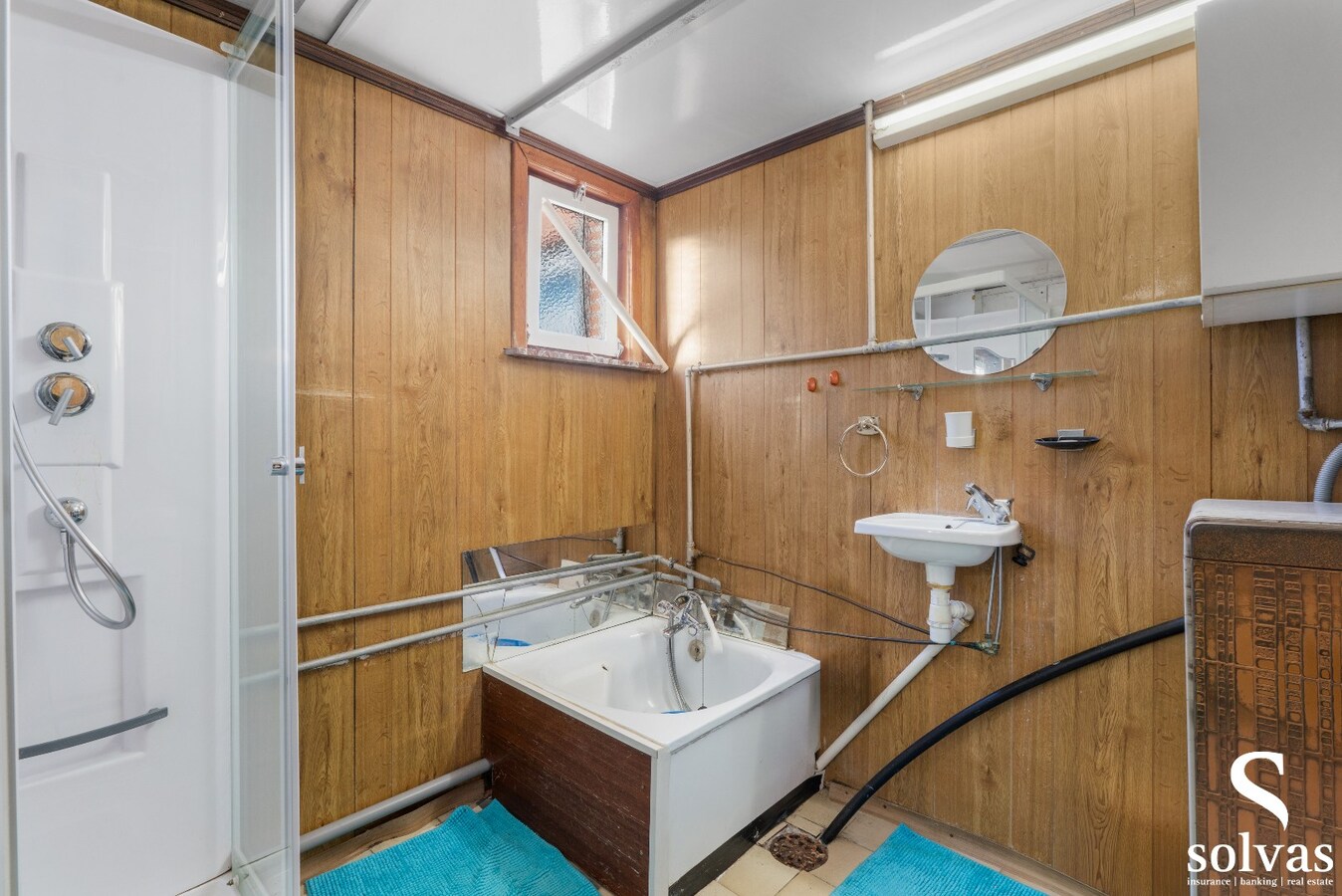 Ruime te renoveren woning met garage, tuin en 4 slaapkamers in Lembeke, bouwjaar 1960, energielabel G 